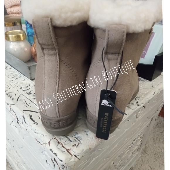 🆕⭐SOREL Evie II Taupe suede and Sherpa booties - Picture 12 of 16